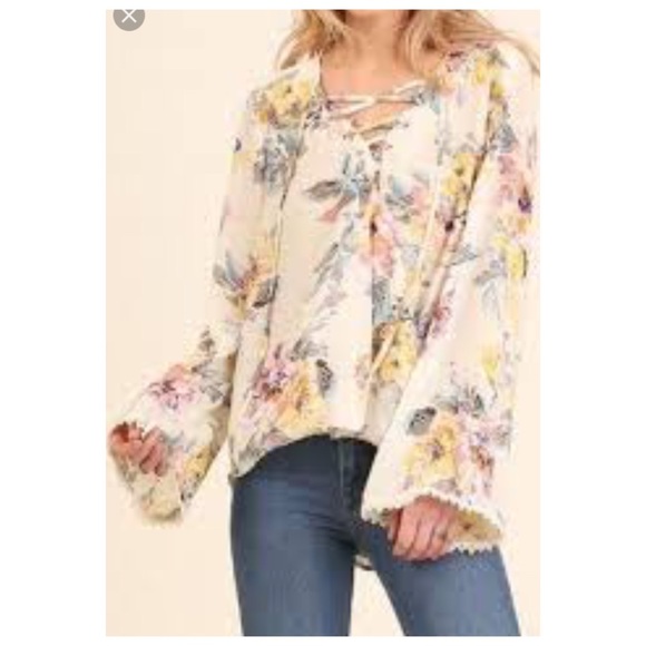 Umgee Tops - ❌SOLD❌€ Umgee Floral Bell Sleeve Tunic Blouse N16